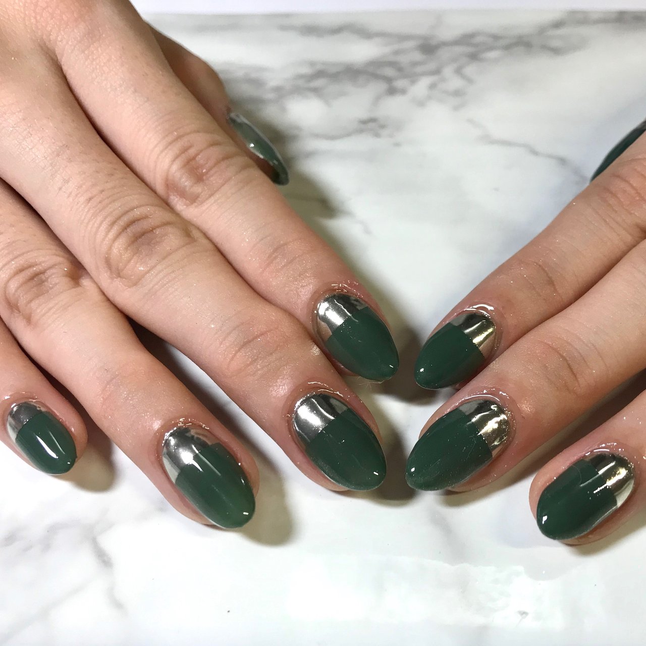 オールシーズン フレンチ 変形フレンチ ミラー グリーン Nail Room Amery のネイルデザイン No 503 ネイルブック
