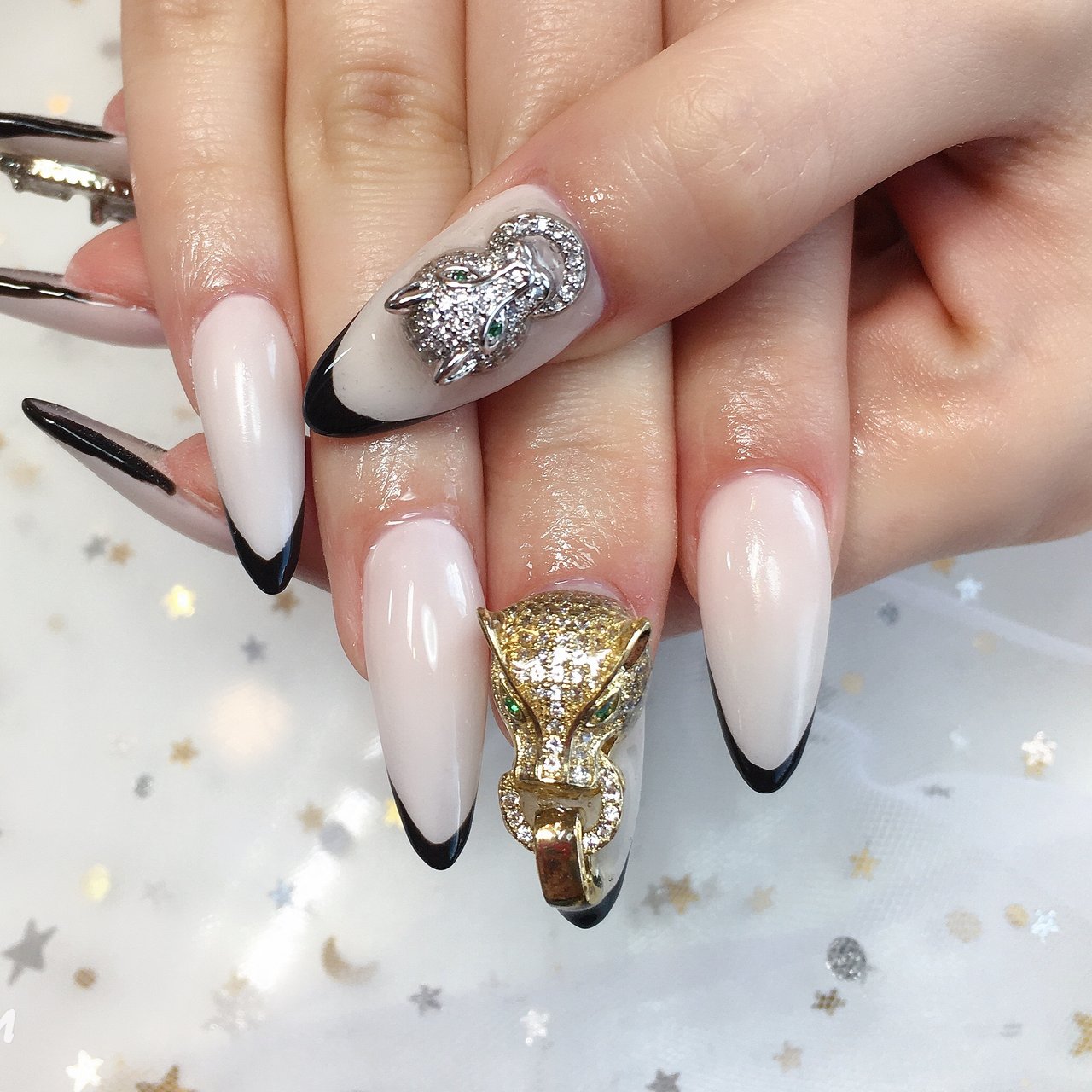 ビジュー ミディアム グレージュ ブラック お客様 パンダ Nail 川崎のネイルデザイン No ネイルブック