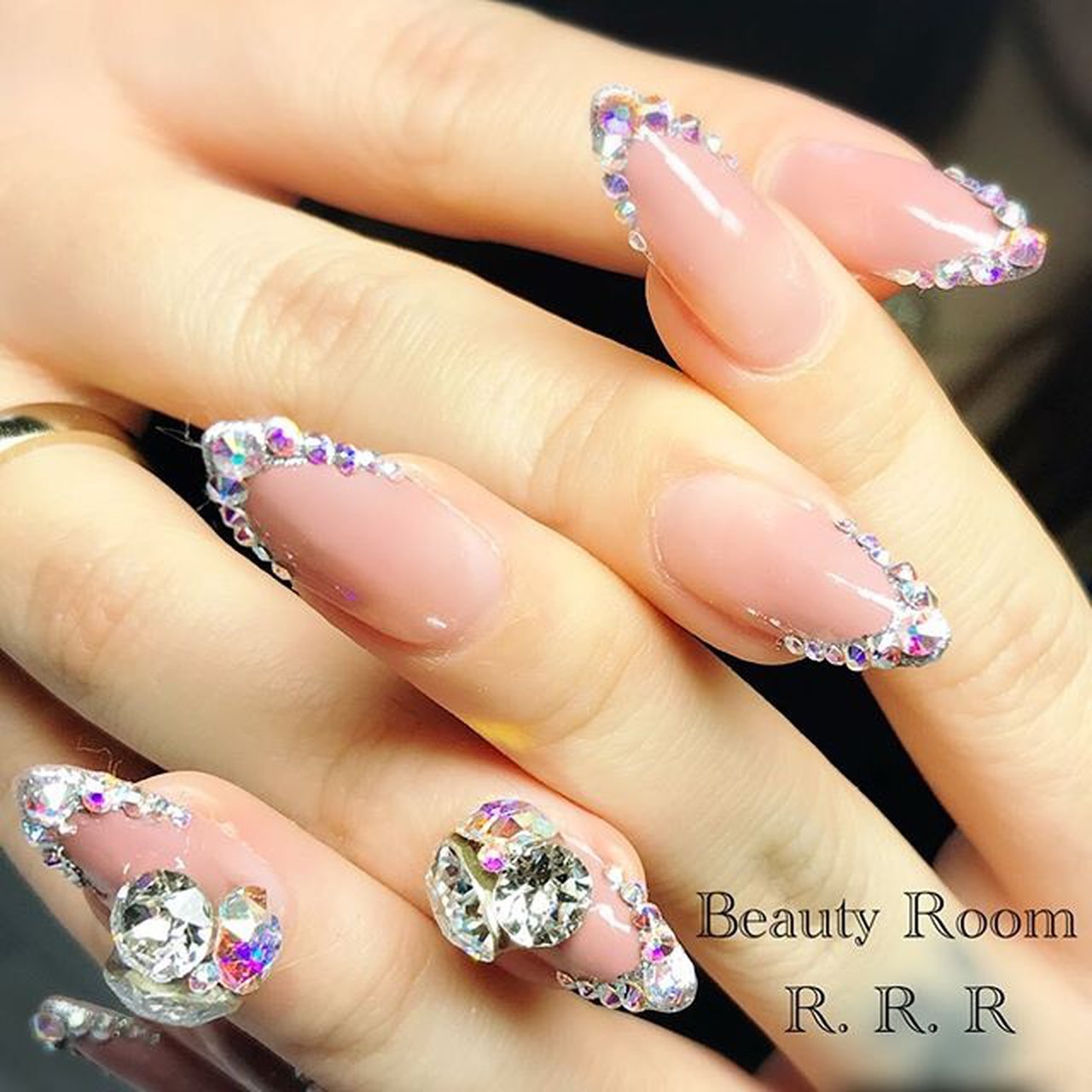 冬 ハンド フレンチ ショート ピンク Beautyroom R R Rのネイルデザイン No ネイルブック