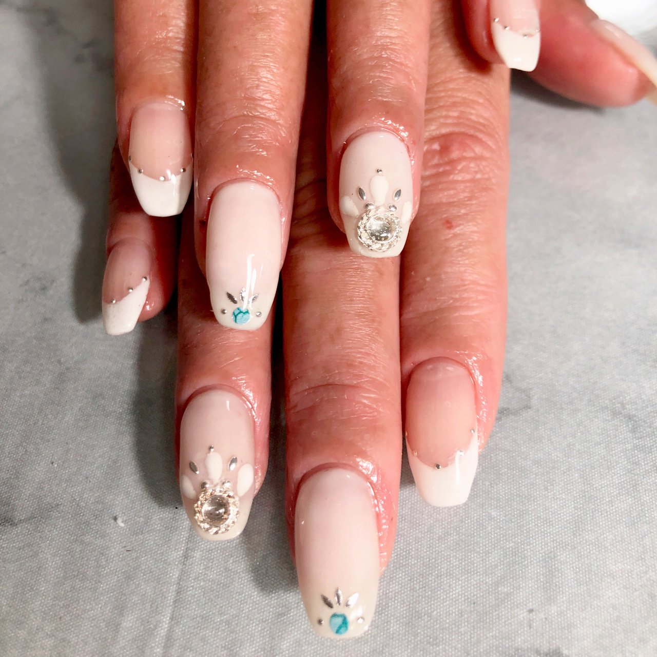 オールシーズン ハンド フレンチ フェザー ネイティブ Nailsalonlilyのネイルデザイン No ネイルブック