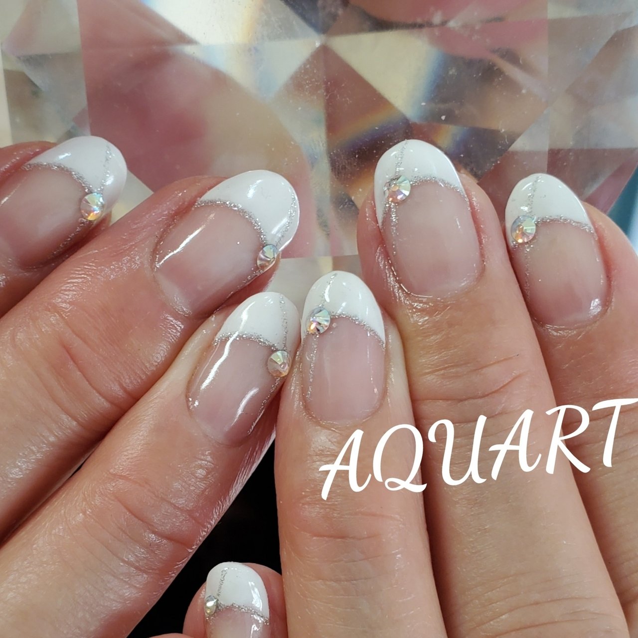 オールシーズン ハンド フレンチ ビジュー ミディアム Aquartnail Rieのネイルデザイン No ネイルブック