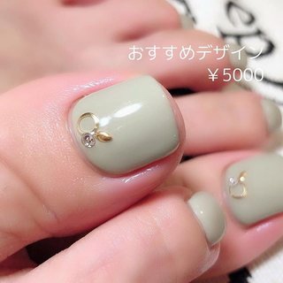お客様ネイル🎀.*･ﾟ menu：おすすめデザイン5000(5000円・税抜)
.
#上越 #上越ネイル #アコーレ #アコーレ上越 #シンプルネイル #オフィスネイル #ナチュラルネイル #ショートネイル #ブライダルネイル #巻き爪ケア #BSブレイス #ネイルケア #甘皮ケア #ハンドネイル #フットネイル
.
✼••┈┈••✼••┈┈••✼••┈┈••✼••┈┈••✼
ネイルズアジュール各店では新卒・中途採用のネイリストを募集中です。事前研修もあるのでサロン勤務経験のない方や、ブランクのある方も安心して働けます。産前・産後休暇や、育児短時間勤務制度もあり、女性にとって働きやすい環境を整えています。原則残業なし、NSGグループなので充実した福利厚生も自慢です。
詳しくは「ネイルズアジュール　求人」で検索♪ .
#ネイルサロン #ネイル #新潟市ネイルサロン #新潟市ネイル #nail #上越ネイル #上越ネイリスト #上越市ネイルサロン #新潟ネイリスト #ネイリスト #ネイリスト求人 #ネイリスト募集 #ネイルサロン求人 #中途採用 #ネイルスタッフ募集
✼••┈┈••✼••┈┈••✼••┈┈••✼••┈┈••✼ #春 #夏 #海 #リゾート #フット #シンプル #ビジュー #ワンカラー #パール #ショート #グリーン #ターコイズ #パステル #ジェルネイル #お客様 #nailsAzurj #ネイルブック