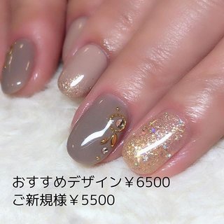 お客様ネイル🎀.*･ﾟ menu：おすすめデザイン6500(6500円・税抜)
ご新規様￥5500(税抜)
.
#上越 #上越ネイル #アコーレ #アコーレ上越 #シンプルネイル #オフィスネイル #ナチュラルネイル #ショートネイル #ブライダルネイル #巻き爪ケア #BSブレイス #ネイルケア #甘皮ケア #ハンドネイル #フットネイル
.
✼••┈┈••✼••┈┈••✼••┈┈••✼••┈┈••✼
ネイルズアジュール各店では新卒・中途採用のネイリストを募集中です。事前研修もあるのでサロン勤務経験のない方や、ブランクのある方も安心して働けます。産前・産後休暇や、育児短時間勤務制度もあり、女性にとって働きやすい環境を整えています。原則残業なし、NSGグループなので充実した福利厚生も自慢です。
詳しくは「ネイルズアジュール　求人」で検索♪ .
#ネイルサロン #ネイル #新潟市ネイルサロン #新潟市ネイル #nail #上越ネイル #上越ネイリスト #上越市ネイルサロン #新潟ネイリスト #ネイリスト #ネイリスト求人 #ネイリスト募集 #ネイルサロン求人 #中途採用 #ネイルスタッフ募集
✼••┈┈••✼••┈┈••✼••┈┈••✼••┈┈••✼ #春 #卒業式 #入学式 #オフィス #ハンド #シンプル #ビジュー #ホログラム #ラメ #ワンカラー #ショート #ベージュ #グレージュ #グレー #ジェルネイル #お客様 #nailsAzurj #ネイルブック