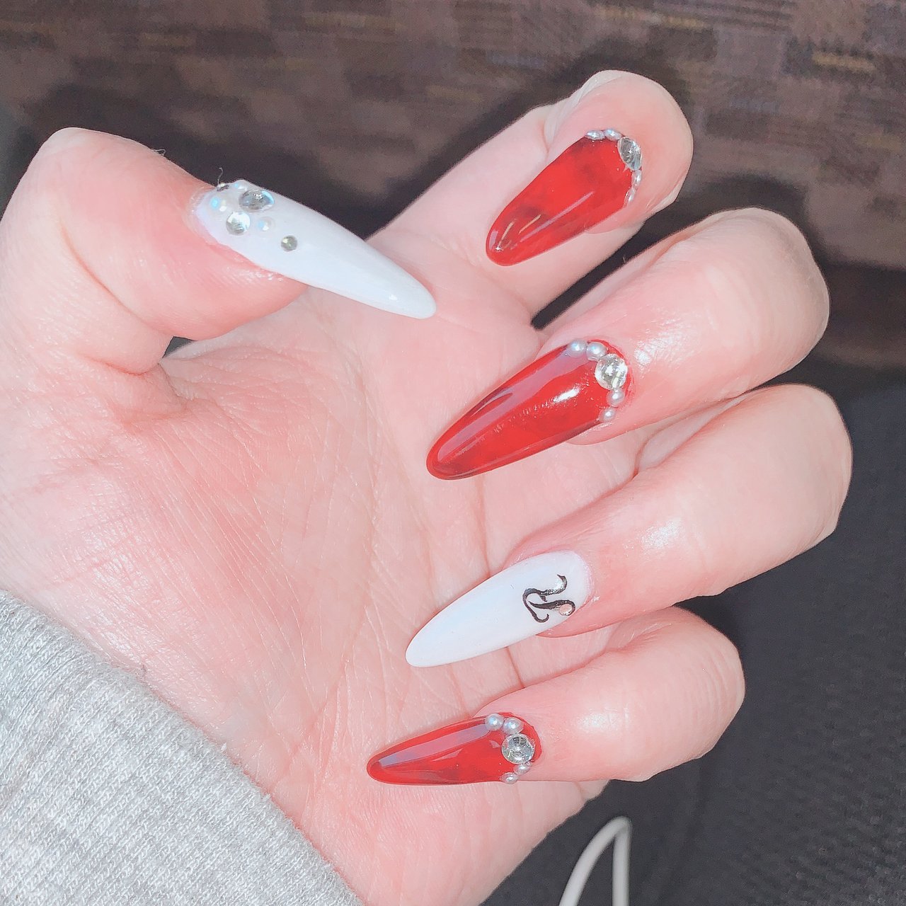 ハンド シンプル イニシャル ロング ホワイト ひめこのネイルデザイン No ネイルブック