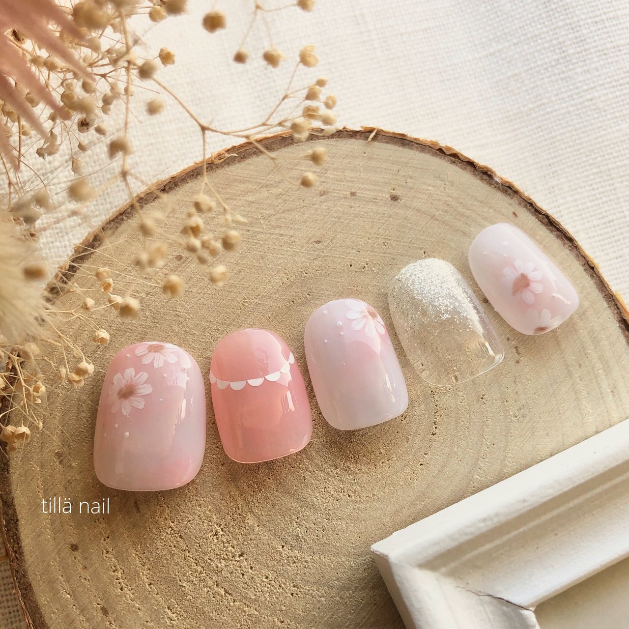 春 ワンカラー フラワー ホワイト ベージュ Tilla Nail ティラネイル のネイルデザイン No ネイルブック