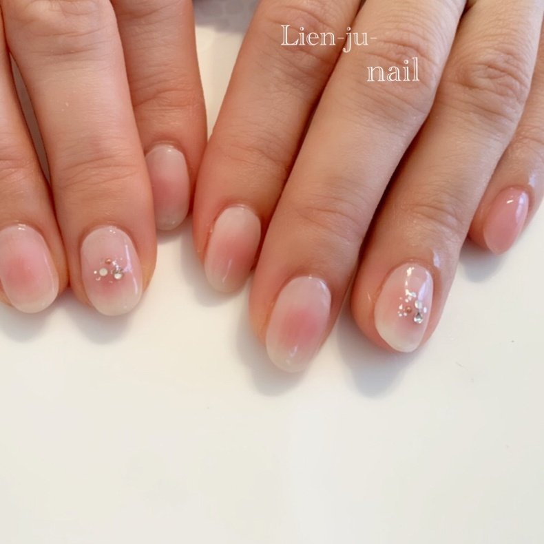 春 ハンド チーク ショート ホワイト Lien Ju Nailのネイルデザイン No ネイルブック