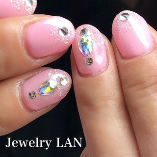 大きいストーンでアクセント のネイルデザイン ネイルブック