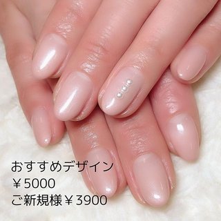 お客様ネイル🎀.*･ﾟ menu：おすすめデザイン5000(5000円・税抜)
ご新規様￥3900(税抜)
.
#上越 #上越ネイル #アコーレ #アコーレ上越 #シンプルネイル #オフィスネイル #ナチュラルネイル #ショートネイル #ブライダルネイル #巻き爪ケア #BSブレイス #ネイルケア #甘皮ケア #ハンドネイル #フットネイル
.
✼••┈┈••✼••┈┈••✼••┈┈••✼••┈┈••✼
ネイルズアジュール各店では新卒・中途採用のネイリストを募集中です。事前研修もあるのでサロン勤務経験のない方や、ブランクのある方も安心して働けます。産前・産後休暇や、育児短時間勤務制度もあり、女性にとって働きやすい環境を整えています。原則残業なし、NSGグループなので充実した福利厚生も自慢です。
詳しくは「ネイルズアジュール　求人」で検索♪ .
#ネイルサロン #ネイル #新潟市ネイルサロン #新潟市ネイル #nail #上越ネイル #上越ネイリスト #上越市ネイルサロン #新潟ネイリスト #ネイリスト #ネイリスト求人 #ネイリスト募集 #ネイルサロン求人 #中途採用 #ネイルスタッフ募集
✼••┈┈••✼••┈┈••✼••┈┈••✼••┈┈••✼ #春 #卒業式 #入学式 #オフィス #ハンド #シンプル #グラデーション #ラメ #パール #ショート #ベージュ #ピンク #ジェルネイル #お客様 #nailsAzurj #ネイルブック