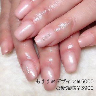 お客様ネイル🎀.*･ﾟ menu：おすすめデザイン5000(5000円・税抜)
ご新規様￥3900(税抜)
.
#上越 #上越ネイル #アコーレ #アコーレ上越 #シンプルネイル #オフィスネイル #ナチュラルネイル #ショートネイル #ブライダルネイル #巻き爪ケア #BSブレイス #ネイルケア #甘皮ケア #ハンドネイル #フットネイル
.
✼••┈┈••✼••┈┈••✼••┈┈••✼••┈┈••✼
ネイルズアジュール各店では新卒・中途採用のネイリストを募集中です。事前研修もあるのでサロン勤務経験のない方や、ブランクのある方も安心して働けます。産前・産後休暇や、育児短時間勤務制度もあり、女性にとって働きやすい環境を整えています。原則残業なし、NSGグループなので充実した福利厚生も自慢です。
詳しくは「ネイルズアジュール　求人」で検索♪ .
#ネイルサロン #ネイル #新潟市ネイルサロン #新潟市ネイル #nail #上越ネイル #上越ネイリスト #上越市ネイルサロン #新潟ネイリスト #ネイリスト #ネイリスト求人 #ネイリスト募集 #ネイルサロン求人 #中途採用 #ネイルスタッフ募集
✼••┈┈••✼••┈┈••✼••┈┈••✼••┈┈••✼ #春 #卒業式 #入学式 #オフィス #ハンド #シンプル #グラデーション #ラメ #パール #ショート #ベージュ #ピンク #グレージュ #ジェルネイル #お客様 #nailsAzurj #ネイルブック