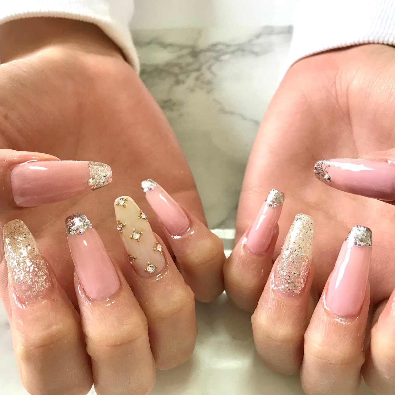 春 シンプル フレンチ ラメ バイカラー Nail Room Amery のネイルデザイン No ネイルブック