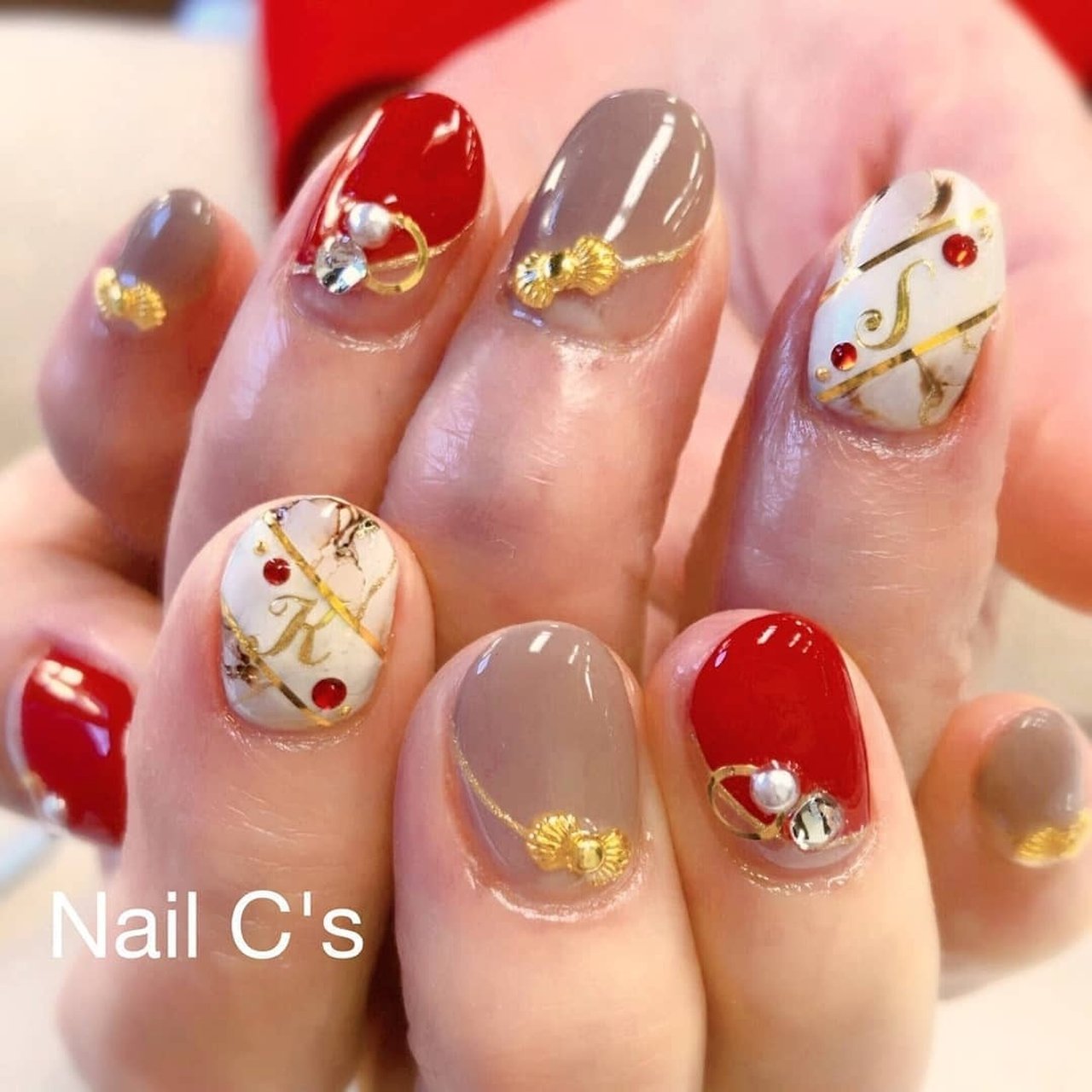 秋 冬 オールシーズン ハンド 変形フレンチ Yumi Yoshikura Nail C S ネイルシーズ のネイルデザイン No ネイルブック