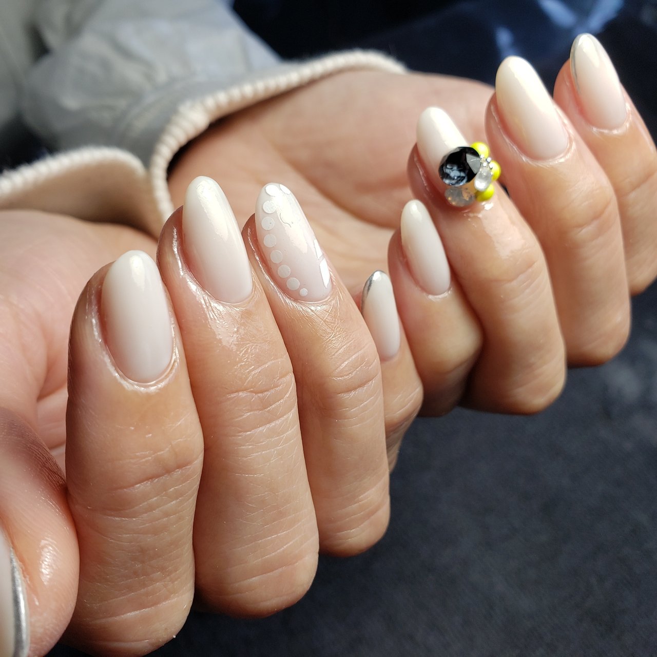 オールシーズン ライブ ハンド シンプル ビジュー Takano Shiraishiのネイルデザイン No ネイルブック