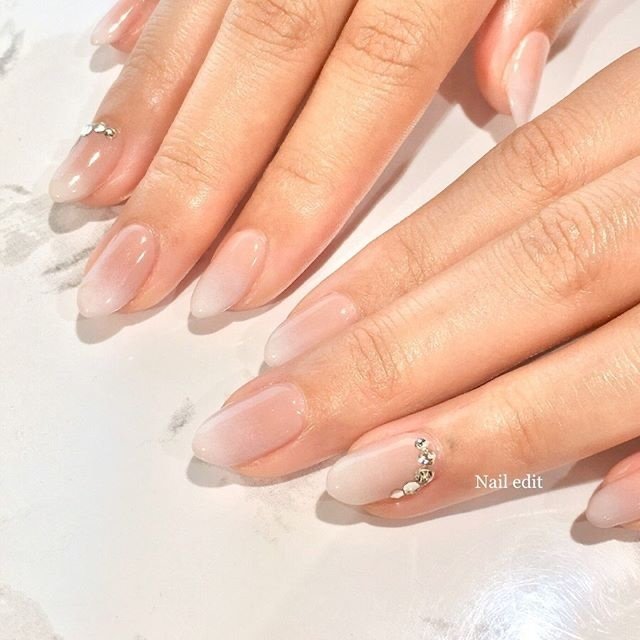 春はシンプルネイルで引き算しましょ