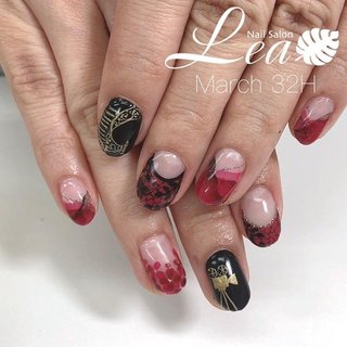 オーダー頂いて、｢ウエストサイドストーリー｣で大泰司桃子さん演じるコンスエロのお衣装を参考にしたデザインと、｢サンセット大通り｣で劇中に出てくるセットをアール・デコ風にペイントしたデザインを組み合わせたネイル💅✨ ・
昨年観たWSSシーズン1でも、とても華やかに歌って踊って目立っていたコンスエロと出演者さんの身体能力と回る舞台の迫力を思い出し、残念ながら観られずにいたサンセット大通りのことを教えて頂きながら、とても楽しいネイル作りでした🙇‍♀️
・

#ありがとうございます #ジェルネイル #ネイルケア#シンプルネイル#フィルイン#上品ネイル#大人ネイル#府中ネイルサロン #ネイルサロン府中 #西府ネイルサロン #南武線 #西府駅 #maogel導‭入サロン #maogel導入サロン東京 #きれいな指先 #美爪#‬nail#nails#nailart #nailbook#nailsalon#naildesign #ウエストサイドストーリーseason3 #コンスエロ #サンセット大通り #螺旋階段 #キャメラ #舞台ネイル #観劇ネイル #再現ネイル #chitose #ネイルブック