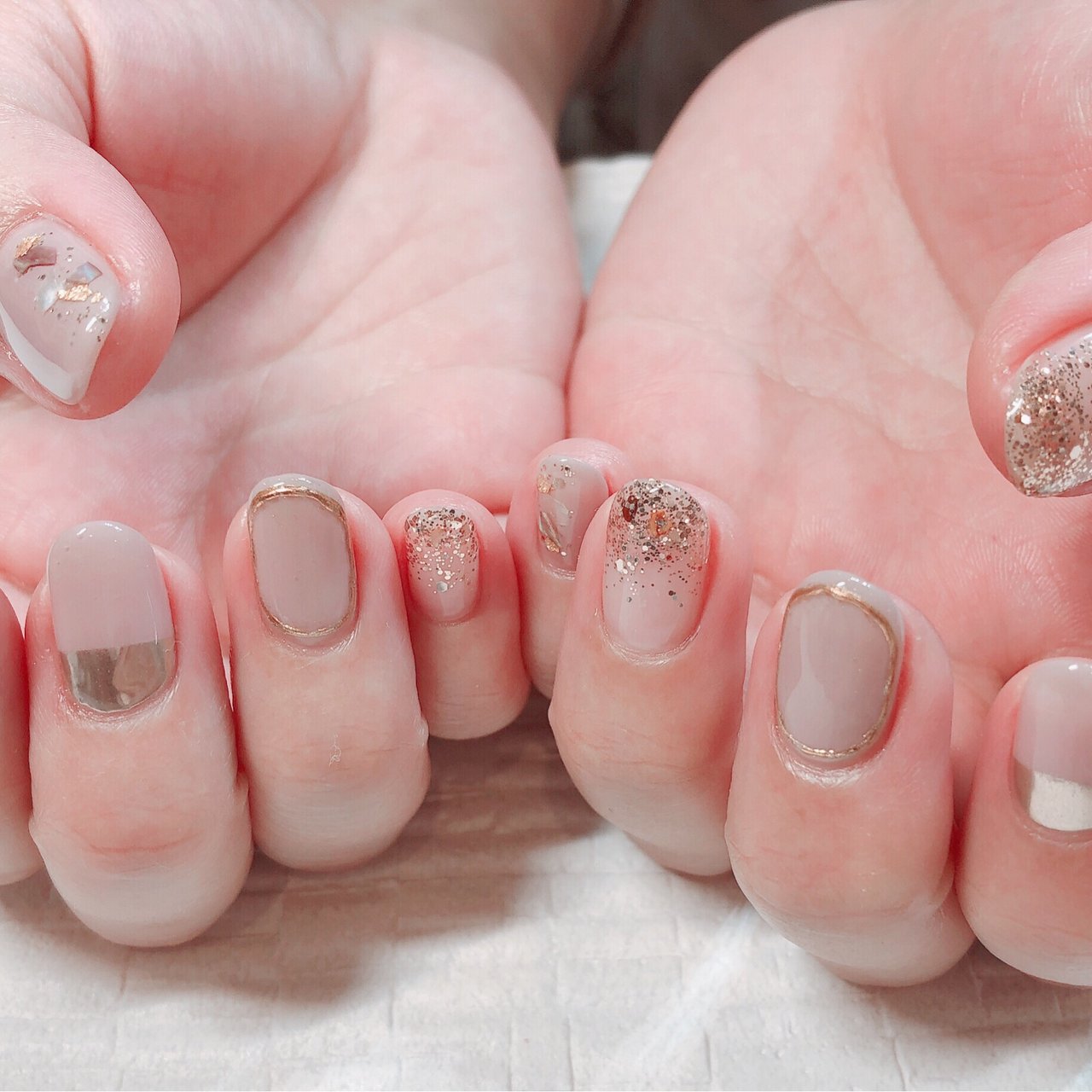 春 夏 グレージュ ゴールド Nail Arrowsのネイルデザイン No ネイルブック