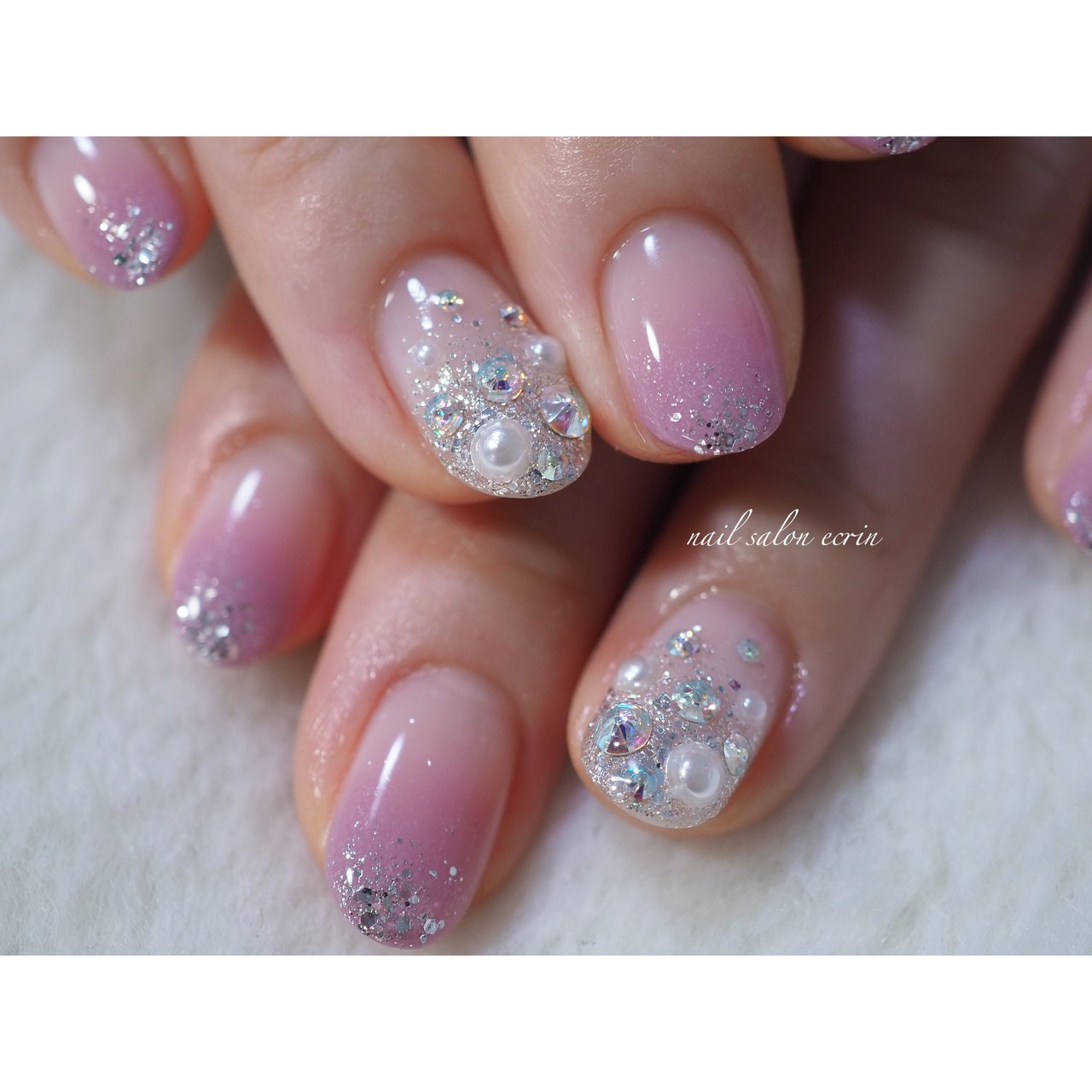 オールシーズン グラデーション ホログラム ビジュー ピンク Nail Ecrinのネイルデザイン No ネイルブック