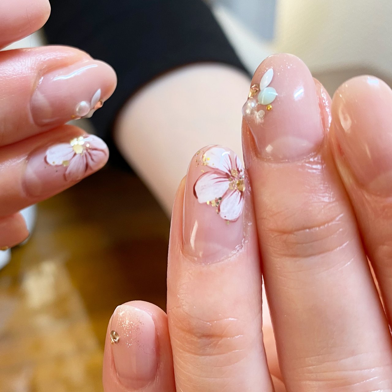 春 ハンド グラデーション ミディアム ホワイト 石原枝美里のネイルデザイン No ネイルブック