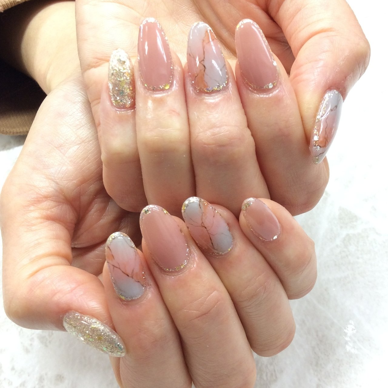 春 ハンド ラメ 大理石 ミディアム Nailsalon Daisyのネイルデザイン No ネイルブック