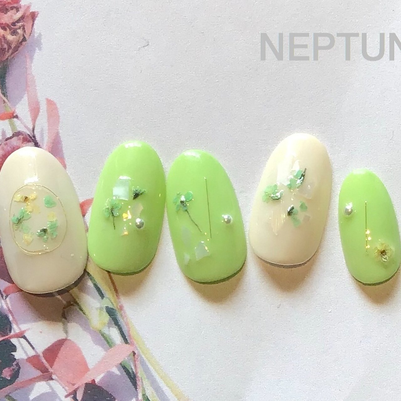 オールシーズン ハンド ワンカラー パール 押し花 Salon Neptuneのネイルデザイン No ネイルブック