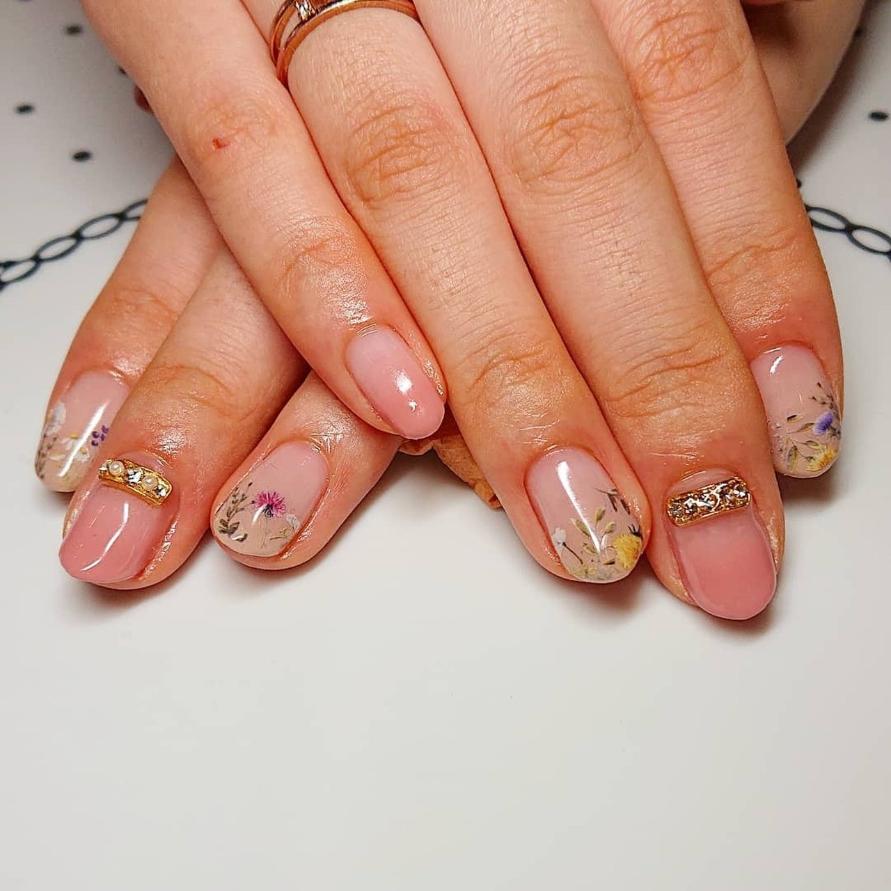 春 秋 ハンド ミディアム ベージュ Nailsalonaruのネイルデザイン No ネイルブック