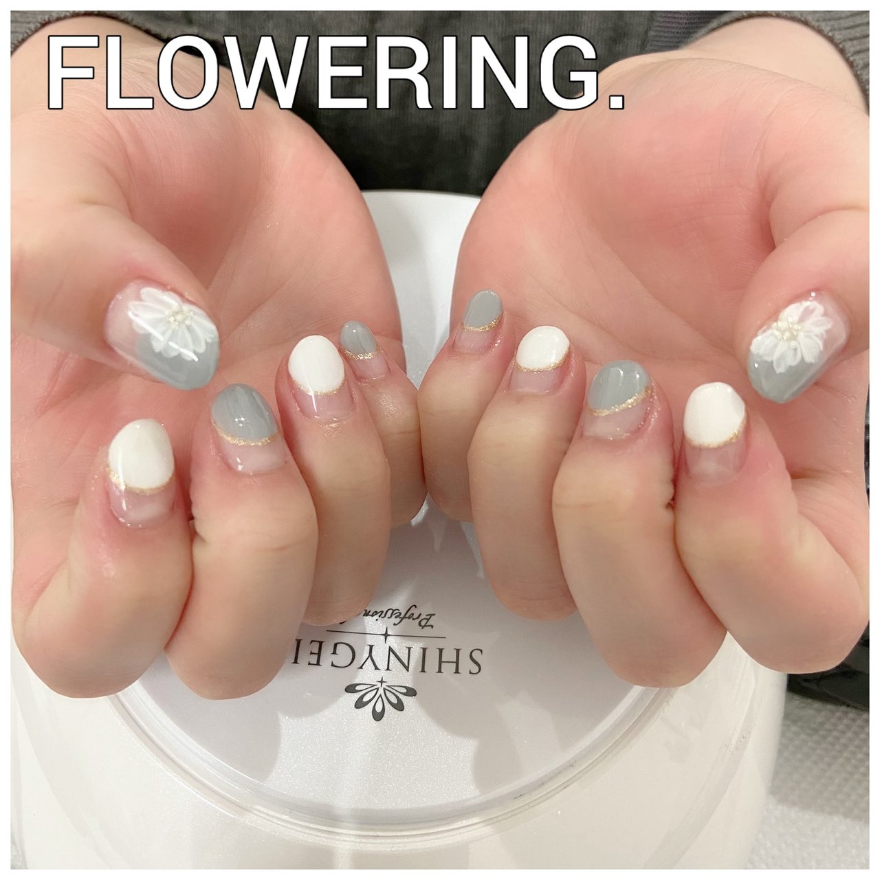 ハンド 変形フレンチ フラワー ホワイト グレー Amiのネイルデザイン No ネイルブック