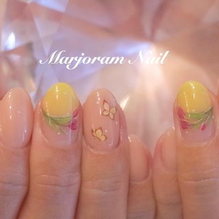 春ネイル　チューリップアート 春麗らかなネイルアート🦋

感染予防対策して営業してます❤︎
#marjoramnail #yokohamanailsalon #gelnails #nails #横浜プライベートネイルサロン #マジョラムネイル #reikooue #横浜ネイル #ネイル #ネイルアート #尾上怜子 #大人ネイル #大人ネイルサロン #横浜きた西口 #お子様連れ歓迎サロン #春ネイル #ネイリスト募集中 #チューリップネイル #ちょうちょネイル #蝶々ネイル #sunshinebabegel #感染予防対策して営業してます #春 #ハンド #変形フレンチ #フラワー #ピンク #イエロー #ジェルネイル #お客様 #MarjoramNail #ネイルブック