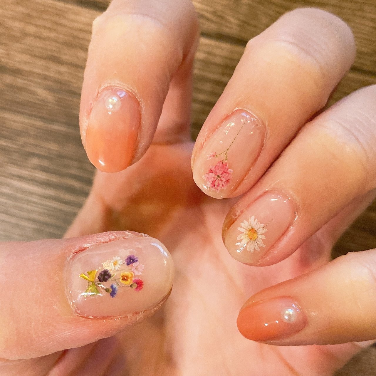 春 ハンド シンプル グラデーション フラワー みほのネイルデザイン No ネイルブック
