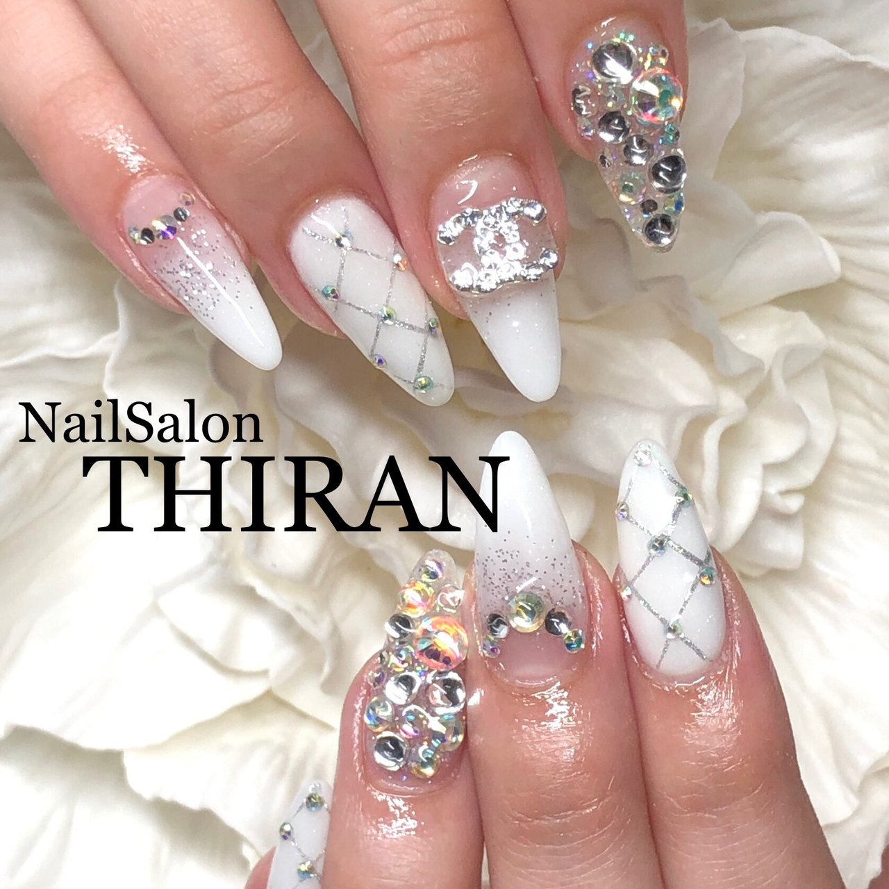 オールシーズン ハンド グラデーション ビジュー ラメ Nailsalon Thiranのネイルデザイン No ネイルブック