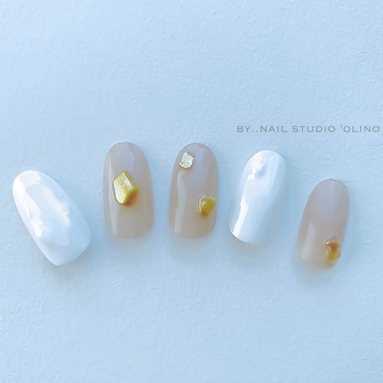 オールシーズン ハンド ワンカラー ニュアンス ミラー Nail Studio Olinoのネイルデザイン No 5240457 ネイルブック