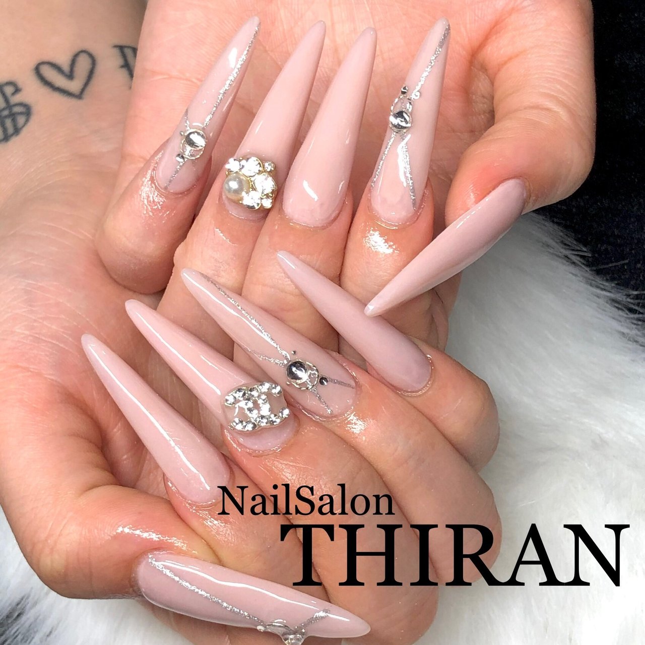 オールシーズン ハンド シンプル ラメ ビジュー Nailsalon Thiranのネイルデザイン No ネイルブック