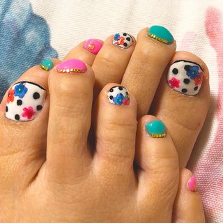 フット/フラワー/ネイルシールのネイルデザイン｜ネイルブック