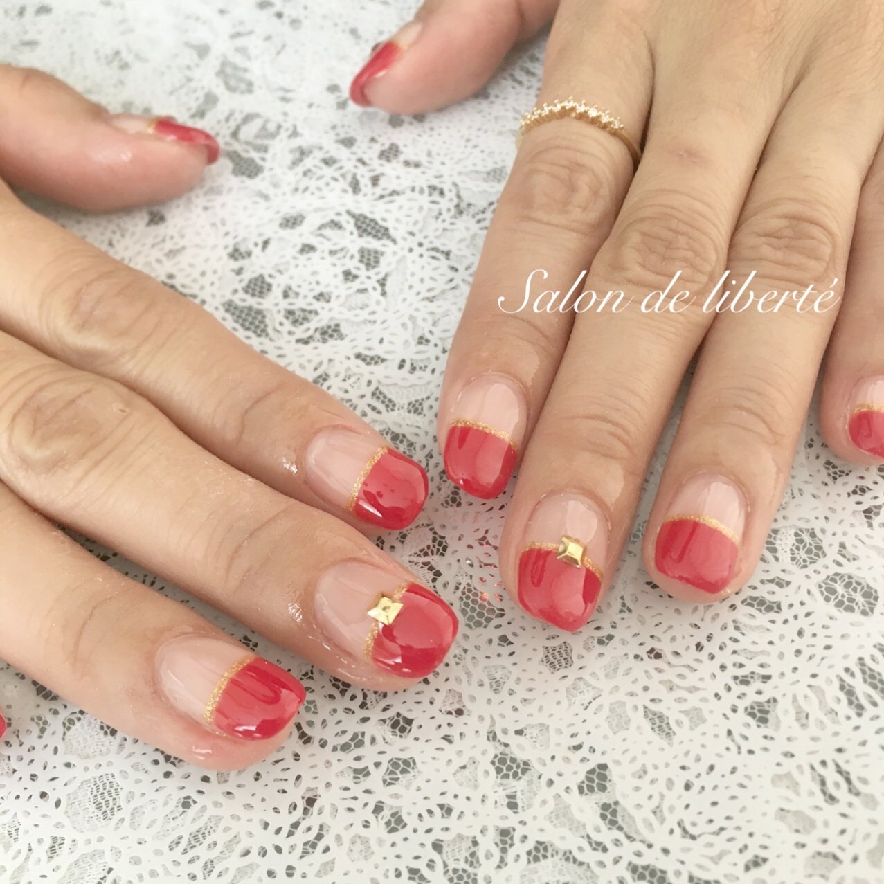 シンプル フレンチ 変形フレンチ ビジュー レッド 旭市ネイルサロン リベルテ Salon De Liberte アイラッシュ匝瑳市ネイル サロンのネイルデザイン No ネイルブック