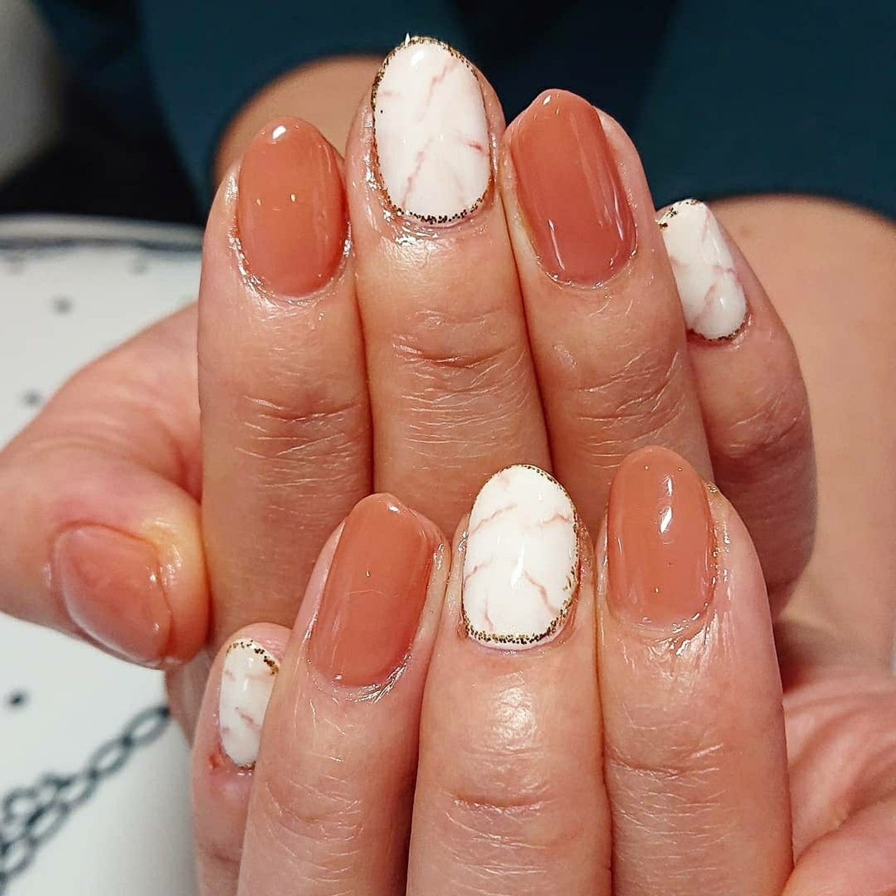 オールシーズン ハンド 大理石 ミディアム ブラウン Nailsalonaruのネイルデザイン No ネイルブック