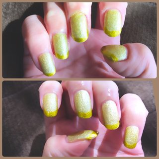 #frenchnails mioのグリーンゴールドラメ（3coins）を
ベースカラーにぬり
#nailholic YE505てフレンチラインを描いて
完成。
同じゴールド系ですが
mioは細かいラメ系ゴールドのマニキュア、
nailholicはメタル系ゴールドのマニキュア
でニュアンスの違いを出しました。
#ハンド #ラメ #nail #ネイル #イエロー #ゴールド #フレンチ #セルフネイル #マニキュア #グリッターネイル #パステル #プチプラ #セルフ #gold #簡単 #春 #オールシーズン #ライブ #パーティー #ハンド #フレンチ #ラメ #ミディアム #イエロー #グリーン #ゴールド #マニキュア #セルフネイル #10305 #ネイルブック