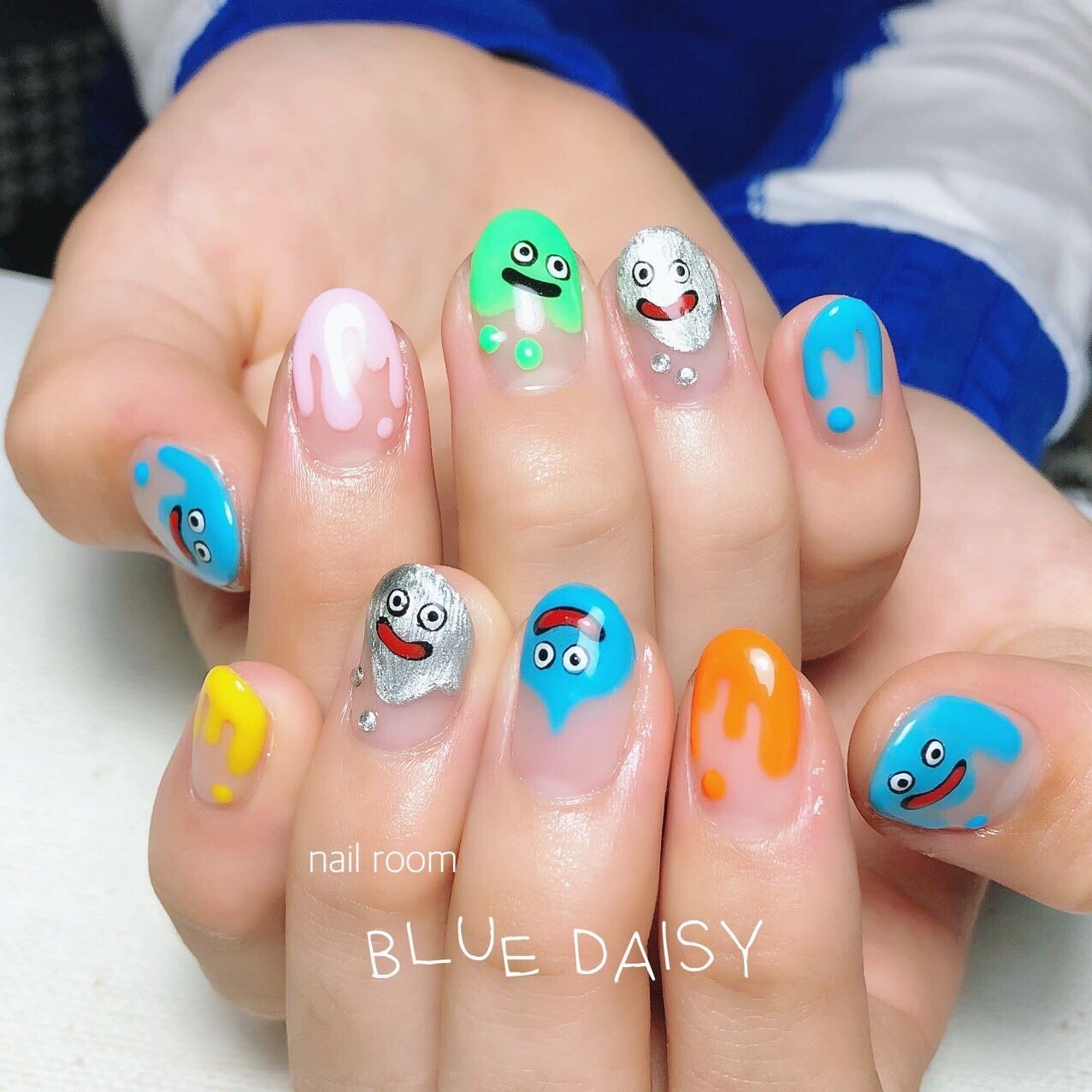 オールシーズン ハンド 変形フレンチ キャラクター 水滴 Blue Daisyのネイルデザイン No ネイルブック