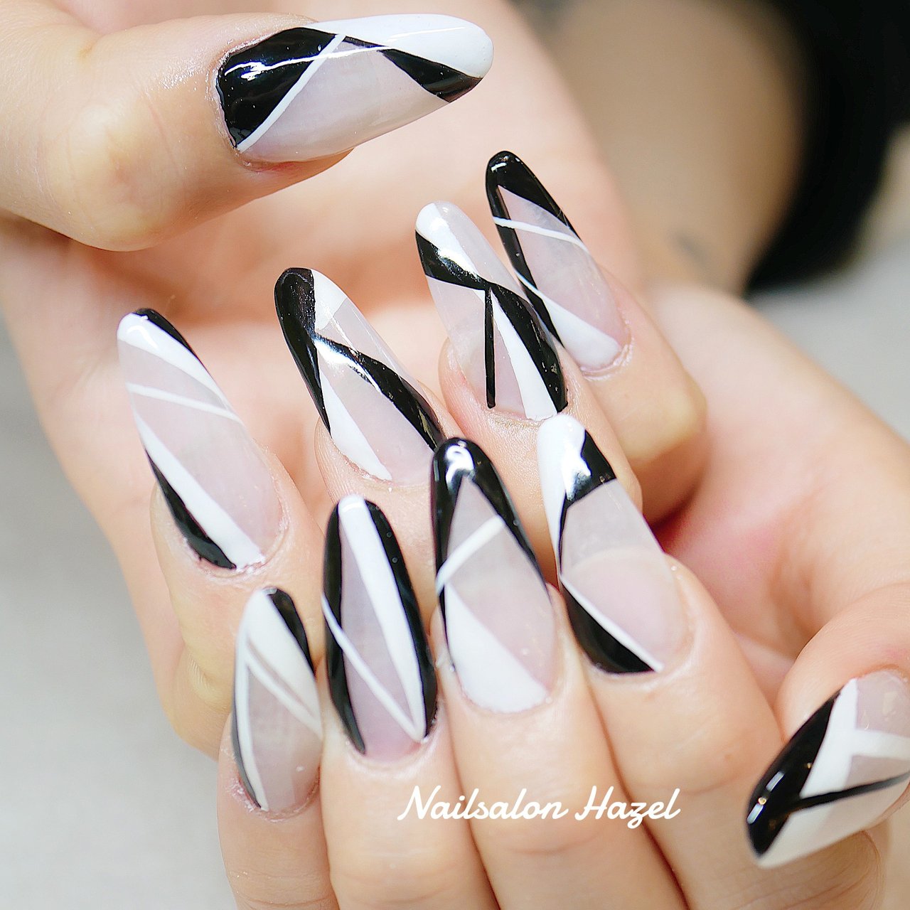 オールシーズン ハンド ロング ホワイト ブラック Nailsalon Hazelのネイルデザイン No ネイルブック