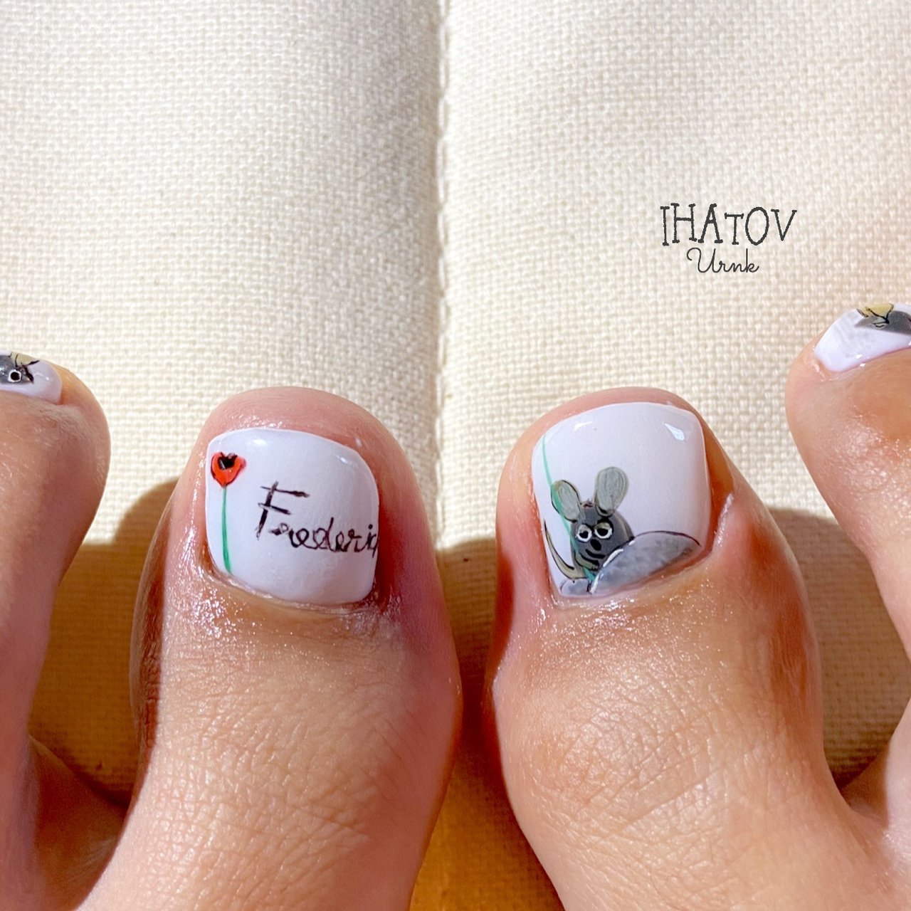 フット シンプル フラワー イニシャル キャラクター Ihatov Nailarts のネイルデザイン No ネイルブック