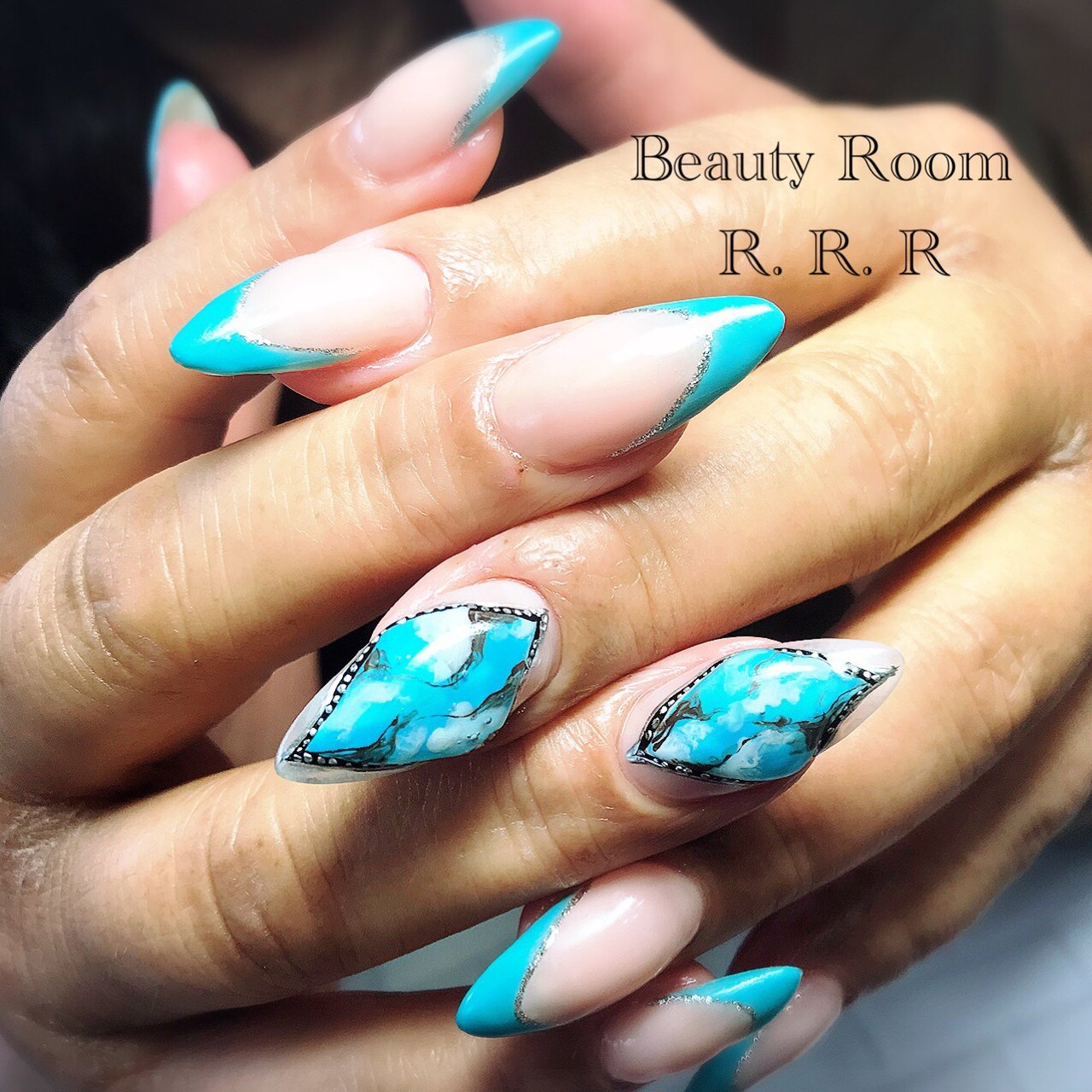 夏 ハンド フレンチ ビジュー ターコイズ Beautyroom R R Rのネイルデザイン No ネイルブック