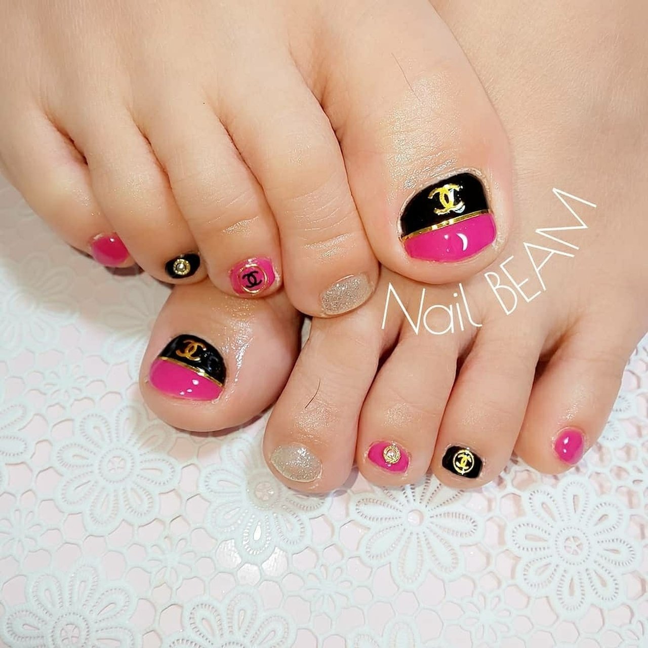 オールシーズン フット バイカラー ブランド柄 ピンク Nailbeamのネイルデザイン No ネイルブック
