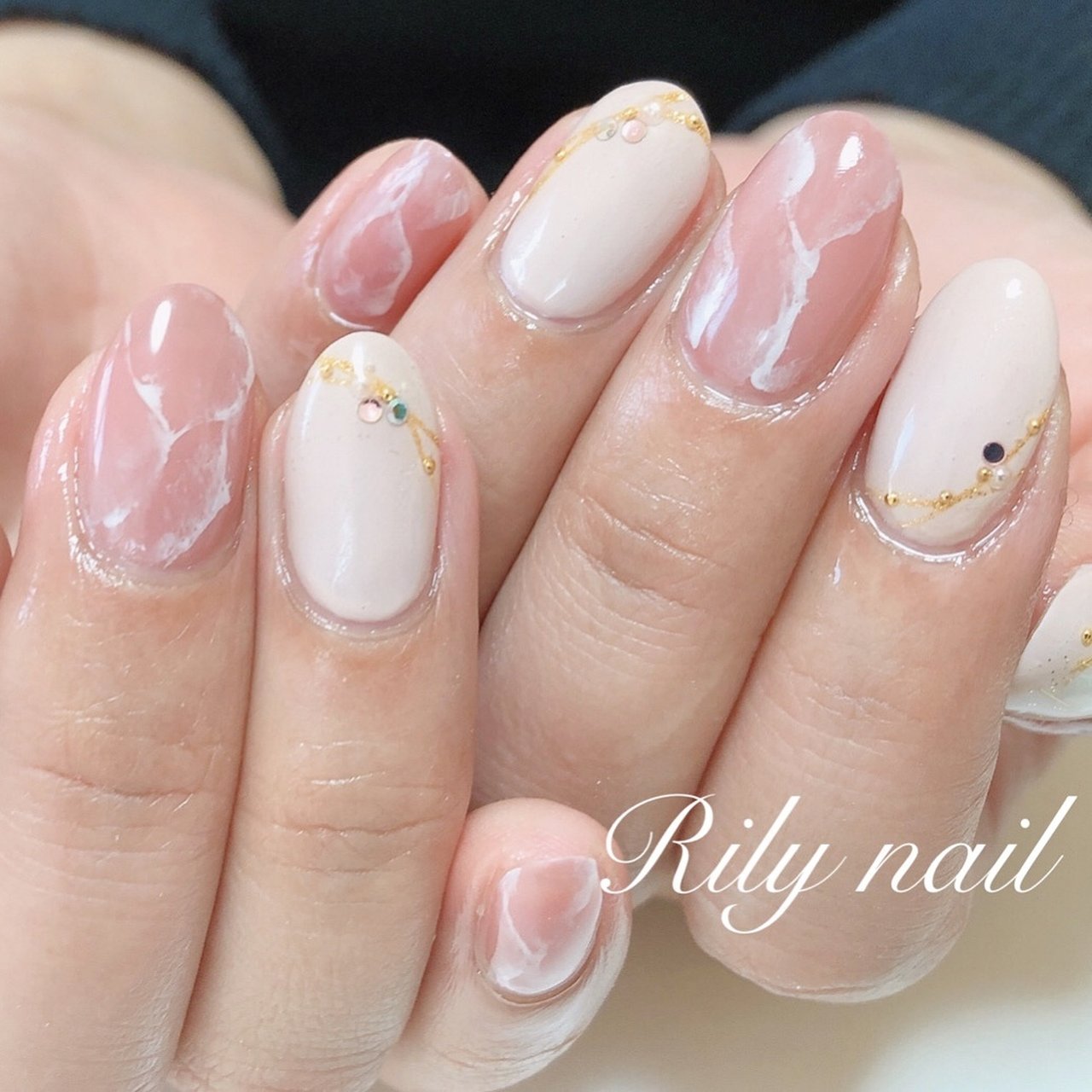 オールシーズン オフィス デート ハンド ビジュー R Nail Misuzuのネイルデザイン No ネイルブック