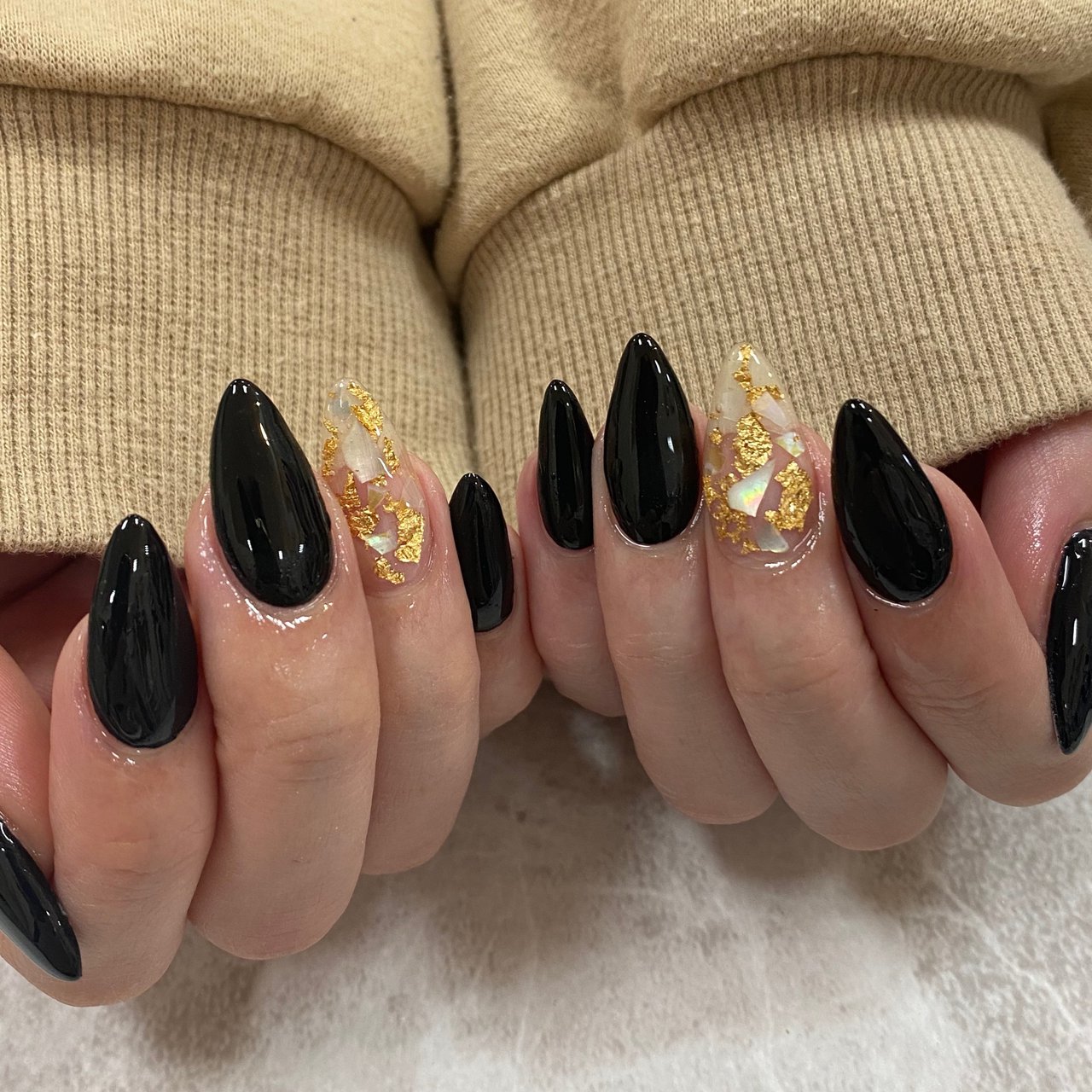 シンプル/ホログラム/ワンカラー/ブラック/ゴールド - さやのネイル