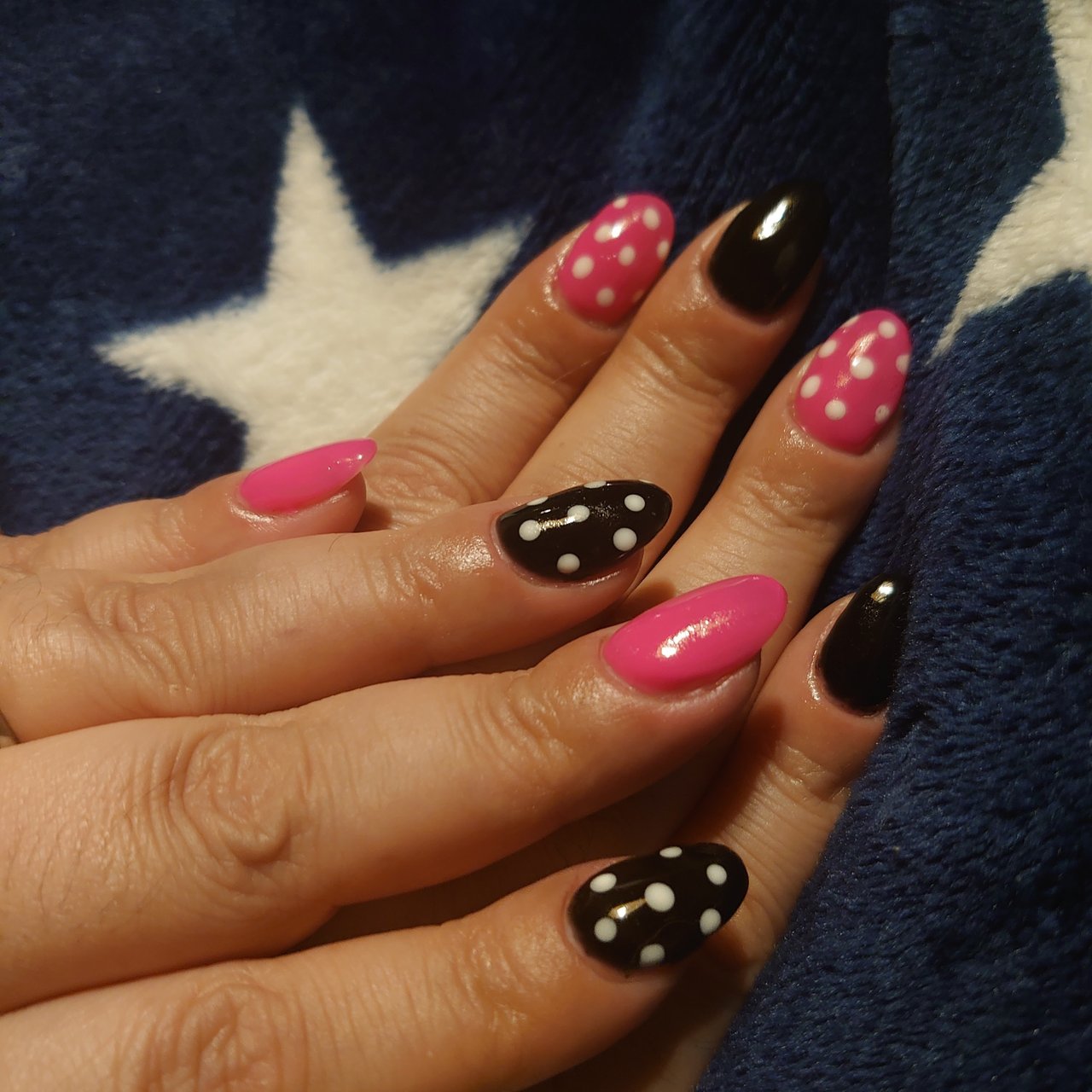 オールシーズン ハンド ワンカラー ドット ミディアム You のネイルデザイン No ネイルブック