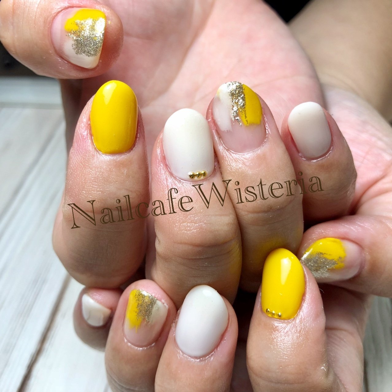 シンプル ラメ ワンカラー ホワイト イエロー Nailcafewisteriaのネイルデザイン No ネイルブック