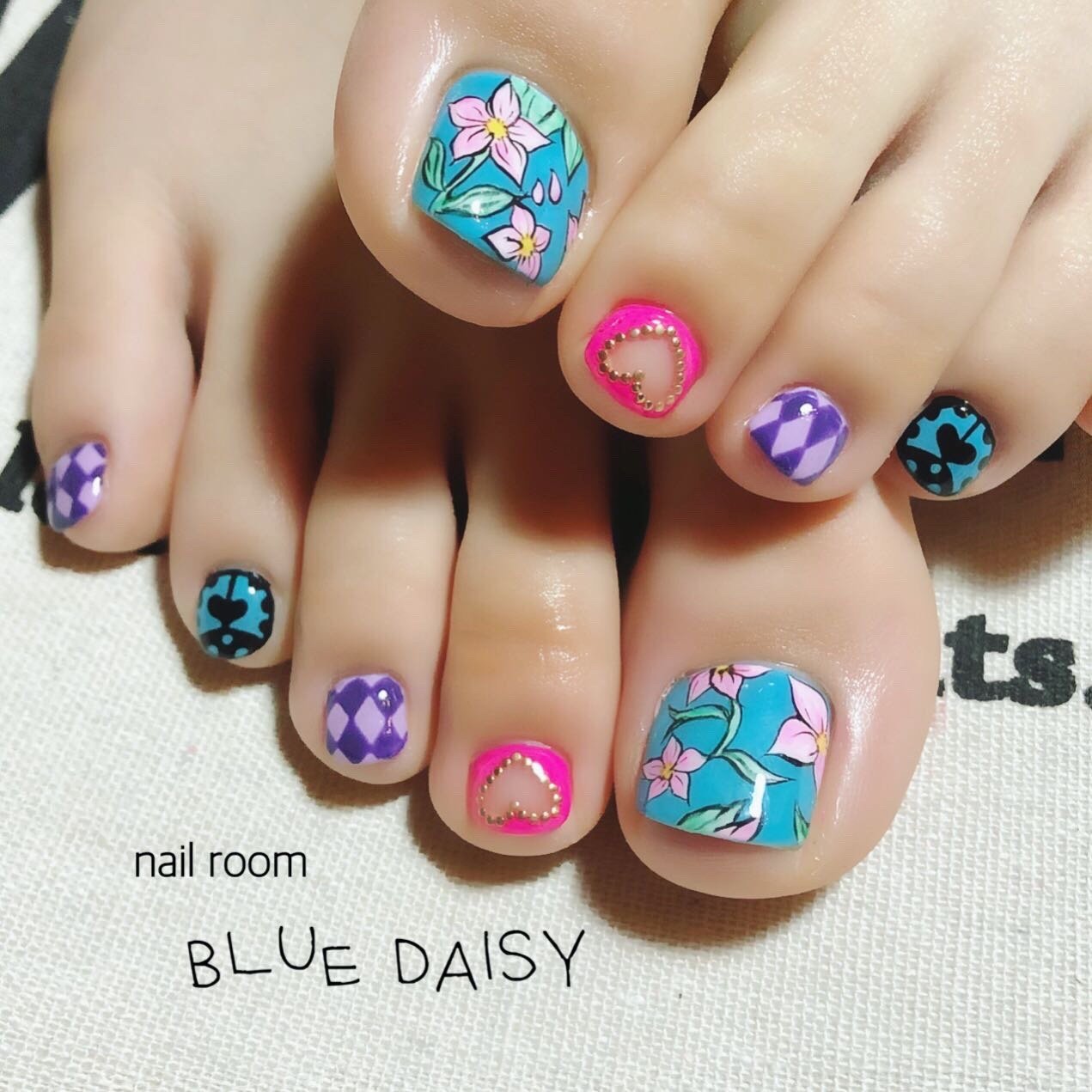 春 夏 フット フラワー ハート Blue Daisyのネイルデザイン No ネイルブック