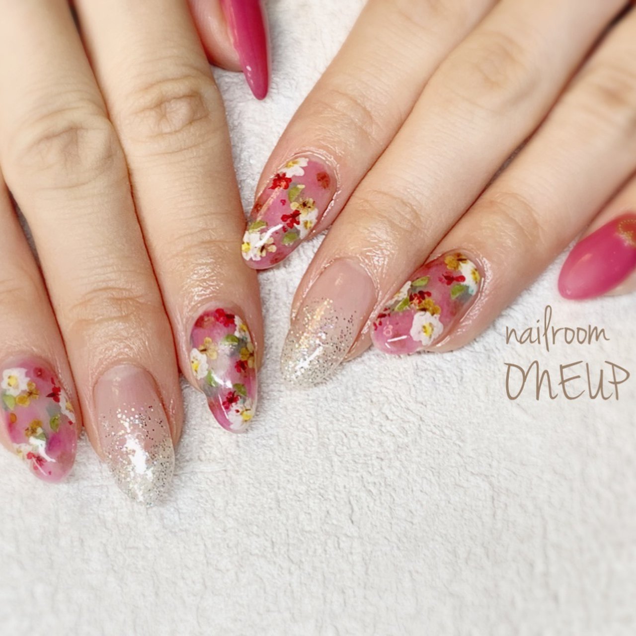 ハンド フラワー ピンク カラフル ジェルネイル Nail Room One Upのネイルデザイン No ネイルブック