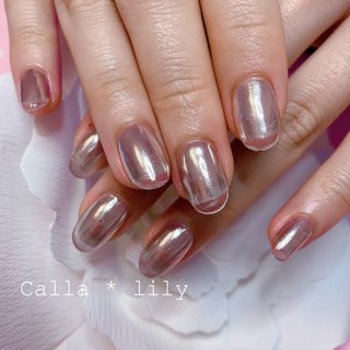 ご来店ありがとうございます！ 
ミラーベースのクリアフレンチです💅
派手シンプルでかわいい☺️

当店#フィルインオフ　になります。
※初回はお爪の状況を見てアセトンオフの場合もあります。
*
・
°
・
.
*
オフは基本的にフィルインでさせていただきます。
フィルインオフ代¥1100になります😳

ワンカラー・・・・・¥5800
ラメグラデ・・・・・¥5800
エアジェルグラデ・・¥5800
カラーグラデ・・・・¥6300
フレンチ・・・・・・¥6800
オーダーデザイン・・¥7500〜
(スカルプは上記価格＋¥3000になります。)
(全て税込価格になります。)
*
・
°
・
.
 #ネイル #恵比寿 #かわいいネイル #オフィスネイル#恵比寿ホームサロン#駐車場あり#プライベートサロン #フィルインが安い
#春ネイル #フィルイン一層残しが出来るサロン #かわいい #恵比寿ネイルサロン #ホームサロン#カラーが豊富なネイルサロン #アルコールok #飲みながらネイル #wifiあり #子連れネイルサロン #個人サロン #定額デザイン #アートし放題 #ワンちゃんok #ジェルスカルプ #スカルプチュア #手書きアート #エアジェル#パラジェル #アゲハジェル #ミラージュ #スワロフスキー #かわいい #駐車場のあるネイルサロン #駅近ネイル#ナチュラルネイル
#シルバー#メタリック#ミラーフレンチ#派手シンプル

#ハンド #naildesign #nail #夏 #旅行 #海 #スポーツ #ハンド #シンプル #変形フレンチ #シースルー #ミラー #ショート #シルバー #メタリック #スカルプチュア #お客様 #calla * lily パラジェル・フィルインサロン #ネイルブック