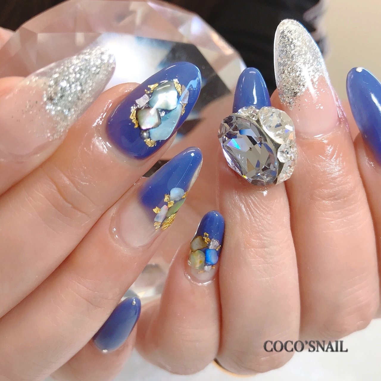 夏 ハンド ビジュー ミディアム ブルー Coco S Nailのネイルデザイン No ネイルブック