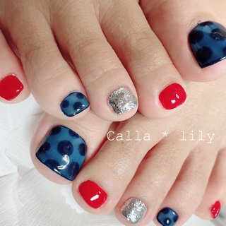 ご来店ありがとうございます！ 
ネイビーカラーのドットネイルです☺️
夏らしいデザインです💅

当店#フィルインオフ　になります。
※初回はお爪の状況を見てアセトンオフの場合もあります。
*
・
°
・
.
*
オフは基本的にフィルインでさせていただきます。
フィルインオフ代¥1100になります😳

ワンカラー・・・・・¥5800
ラメグラデ・・・・・¥5800
エアジェルグラデ・・¥5800
カラーグラデ・・・・¥6300
フレンチ・・・・・・¥6800
オーダーデザイン・・¥7500〜
(スカルプは上記価格＋¥3000になります。)
(全て税込価格になります。)
*
・
°
・
.
 #ネイル #恵比寿 #かわいいネイル #オフィスネイル#恵比寿ホームサロン#駐車場あり#プライベートサロン #フィルインが安い
#春ネイル #フィルイン一層残しが出来るサロン #かわいい #恵比寿ネイルサロン #ホームサロン#カラーが豊富なネイルサロン #アルコールok #飲みながらネイル #wifiあり #子連れネイルサロン #個人サロン #定額デザイン #アートし放題 #ワンちゃんok #ジェルスカルプ #スカルプチュア #手書きアート #エアジェル#パラジェル #アゲハジェル #ミラージュ #スワロフスキー #かわいい #駐車場のあるネイルサロン #駅近ネイル#ナチュラルネイル
#フット #夏 #ドット #春 #夏 #七夕 #海 #フット #ラメ #ワンカラー #シースルー #ドット #ショート #レッド #ネイビー #シルバー #ジェルネイル #お客様 #calla * lily パラジェル・フィルインサロン #ネイルブック