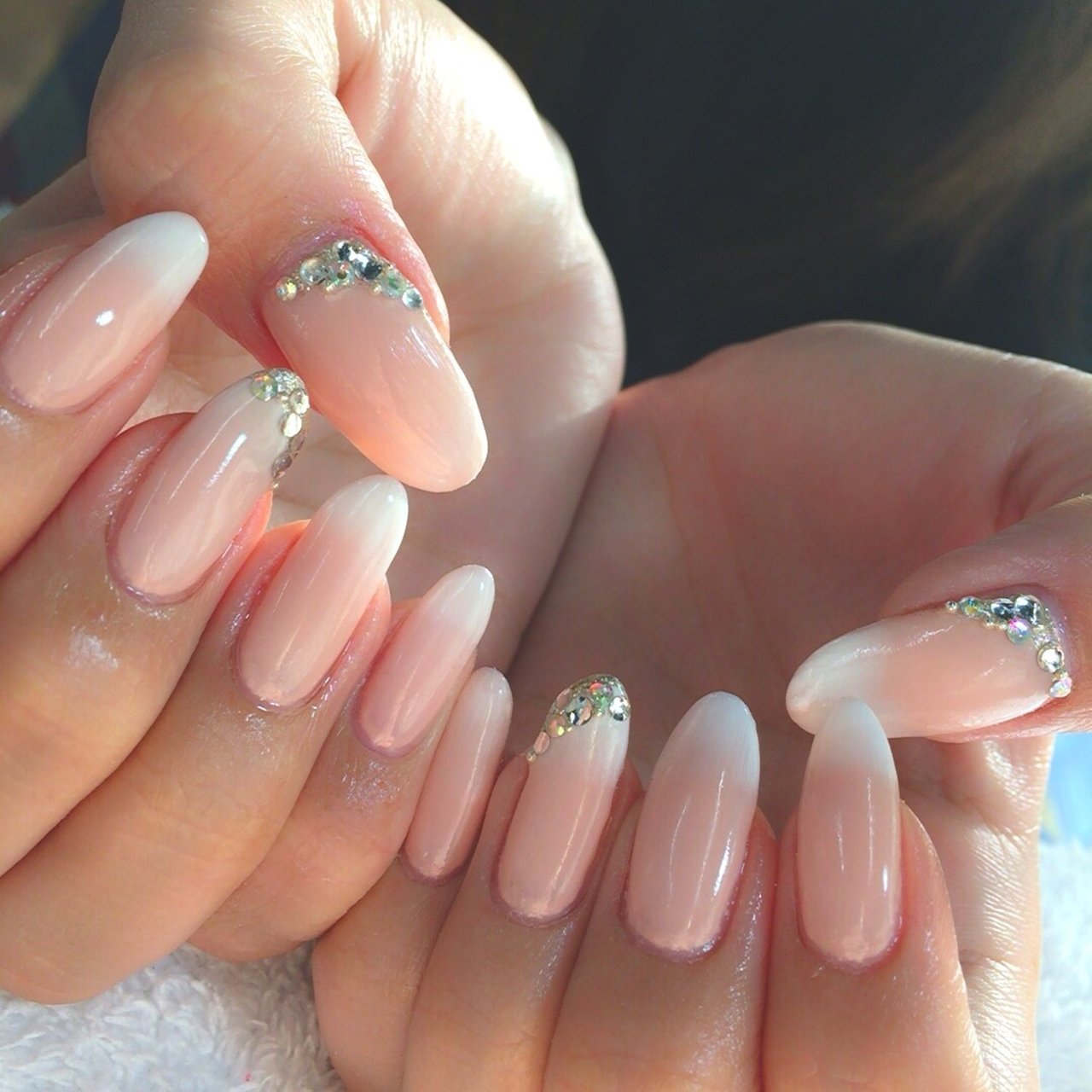 オールシーズン ハンド グラデーション ビジュー ワンカラー Nail Room One Artのネイルデザイン No ネイル ブック