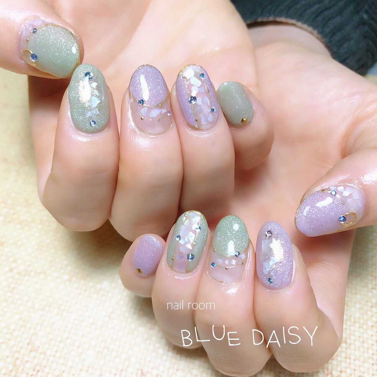 春 夏 ハンド 変形フレンチ ラメ Blue Daisyのネイルデザイン No ネイルブック